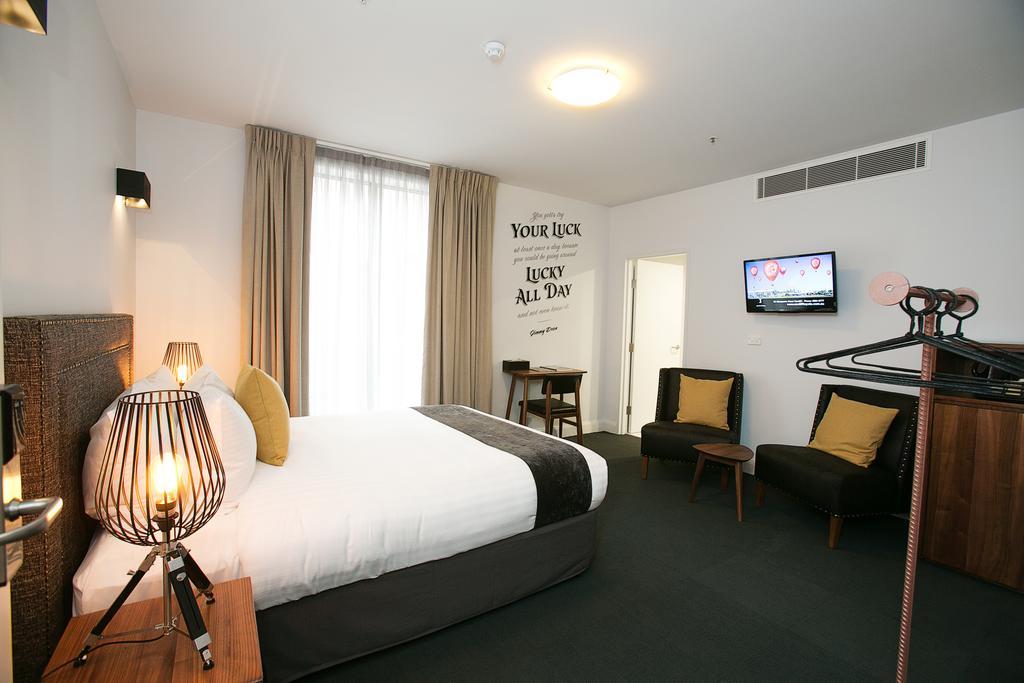 The Lucky Hotel Newcastle Ruang foto