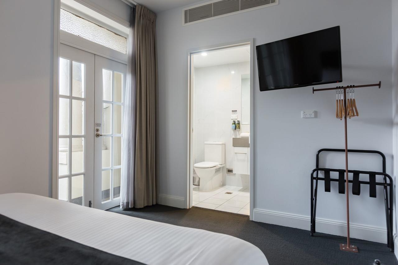 The Lucky Hotel Newcastle Bagian luar foto
