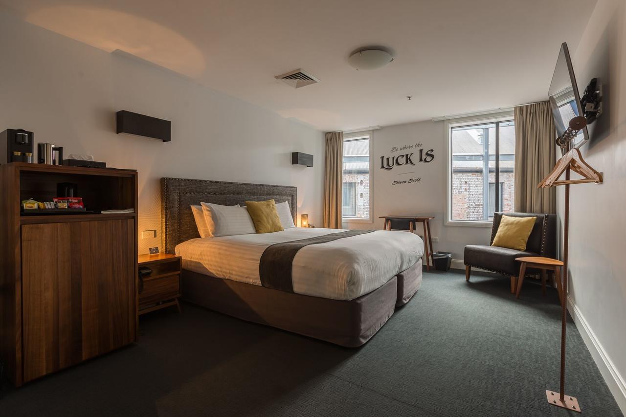 The Lucky Hotel Newcastle Bagian luar foto