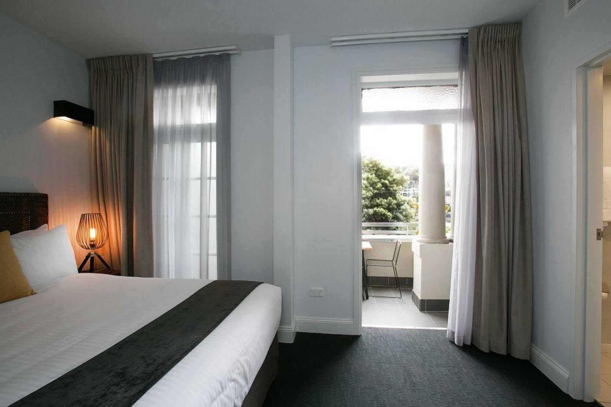 The Lucky Hotel Newcastle Bagian luar foto