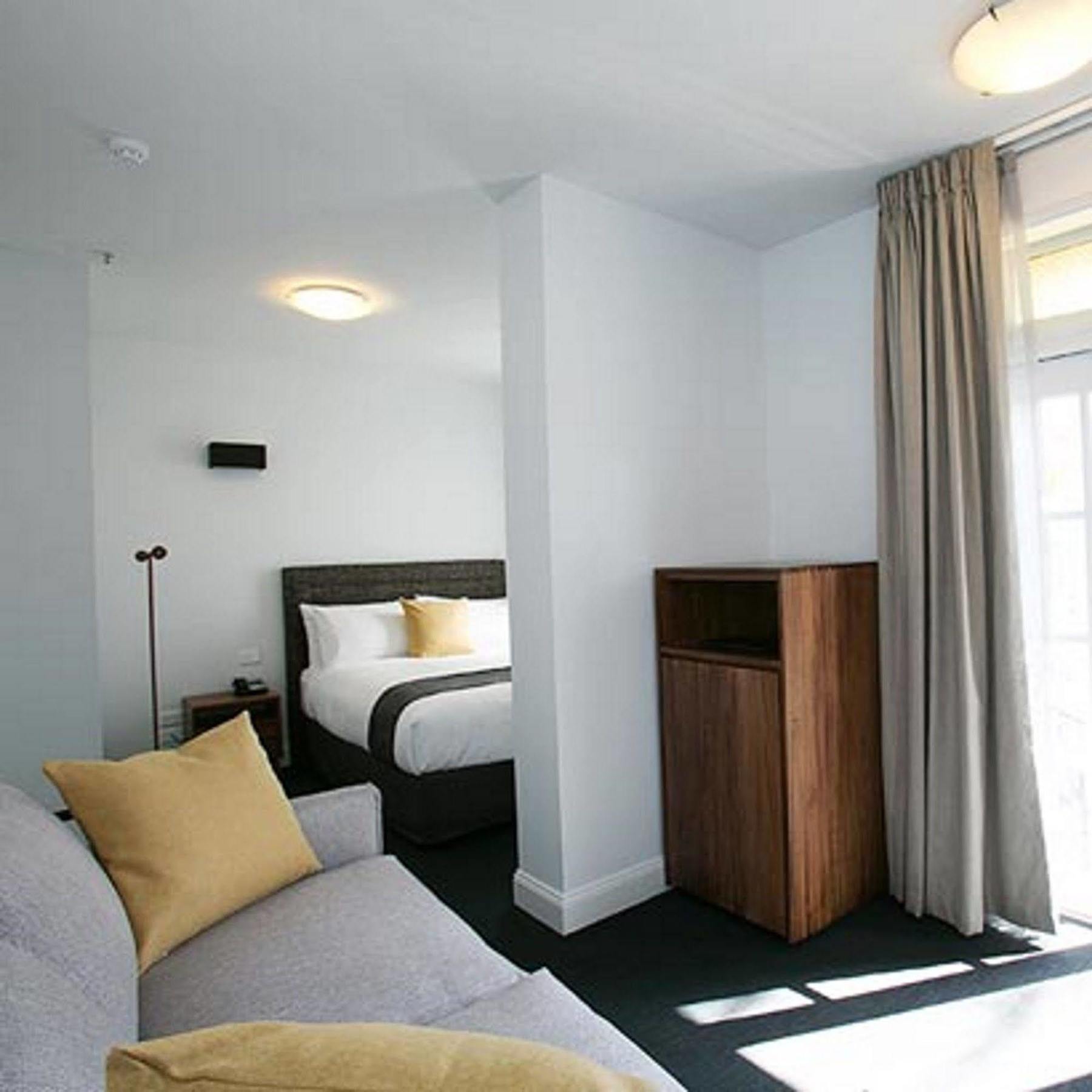 The Lucky Hotel Newcastle Bagian luar foto